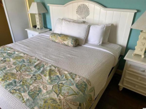 Oceanfront End Condo - King Bed - Sleeps 6